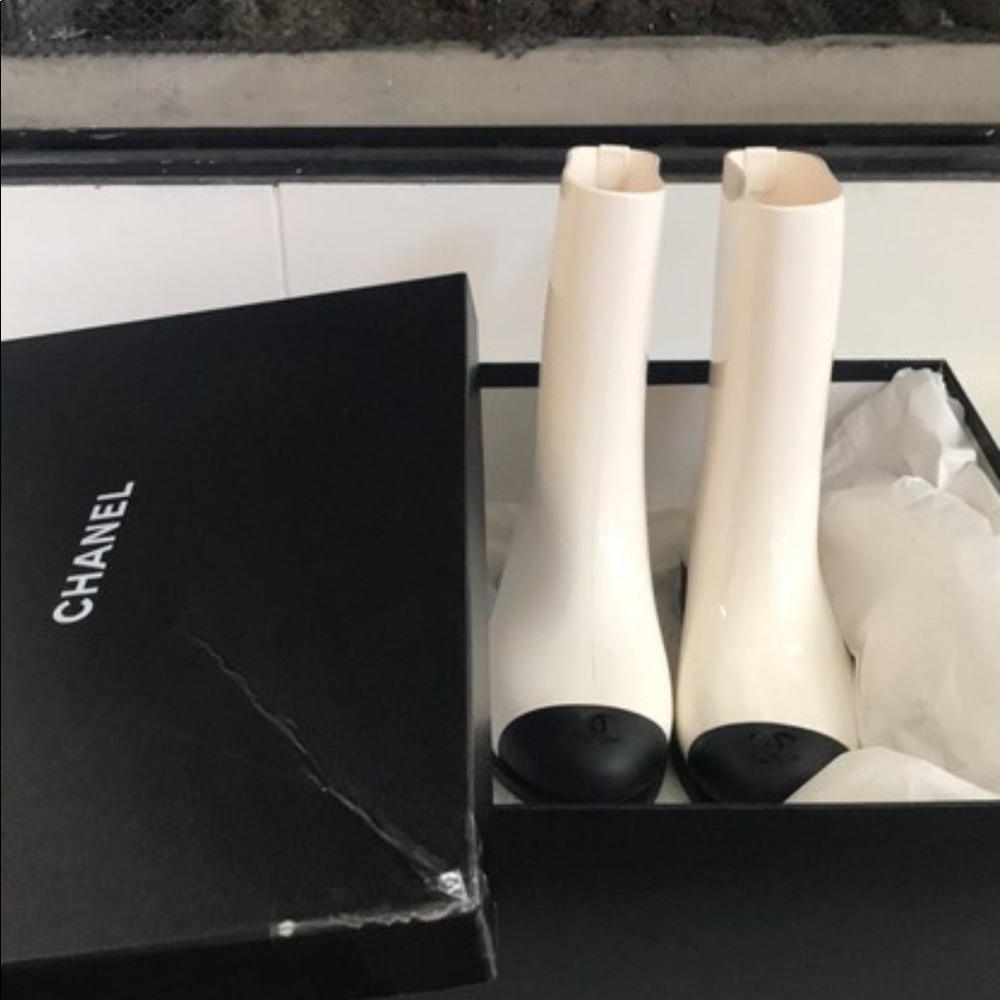 Chanel 19C Ivory White Black CC Logo PVC B…
